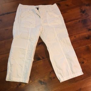 Gap cropped white pants